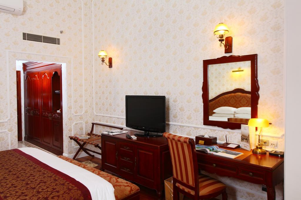 Hotel Continental Saigon Ho Chi Minh City Exterior photo